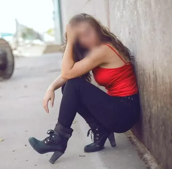 Anneke, 37