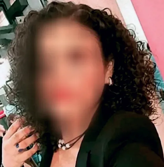 Anouk, 35