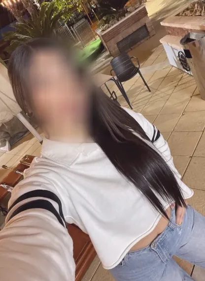 Emma, 24