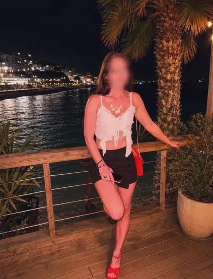 Julie, 34