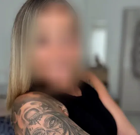 Julie, 36