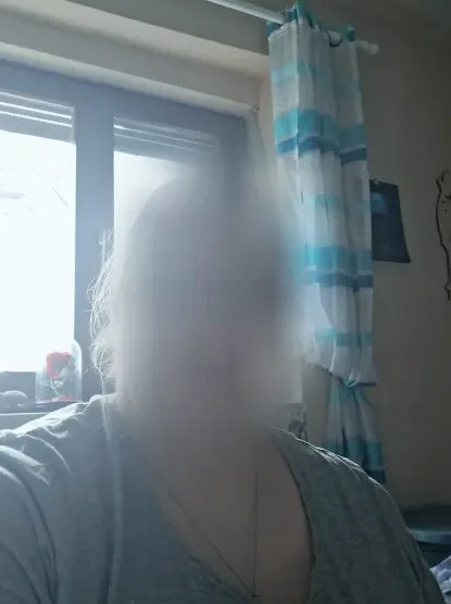Manon, 25